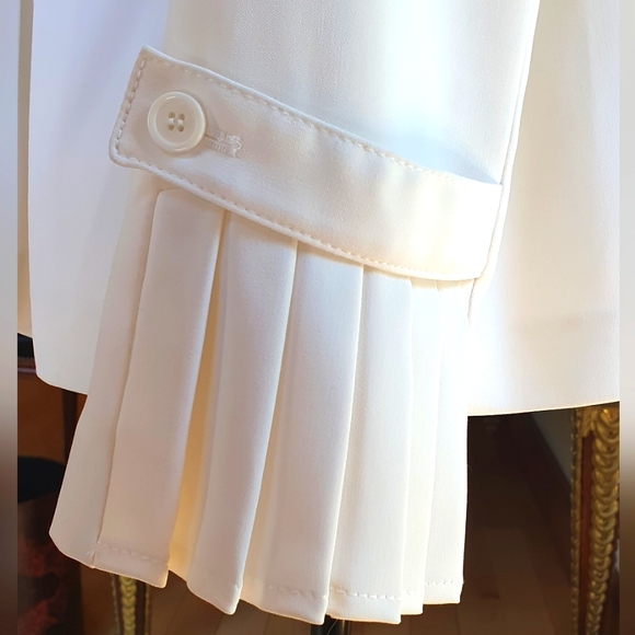 Ladies white jacket - Picture 2 of 3